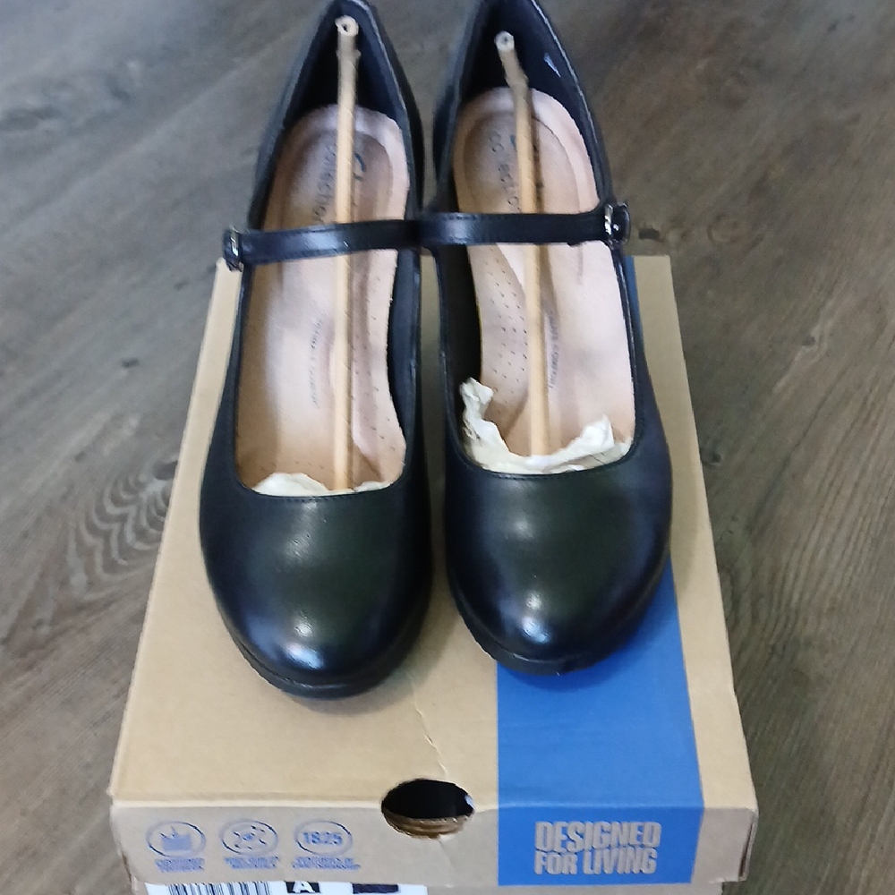 Clarks Black Heels Elegant Design - Picture 3 of 6